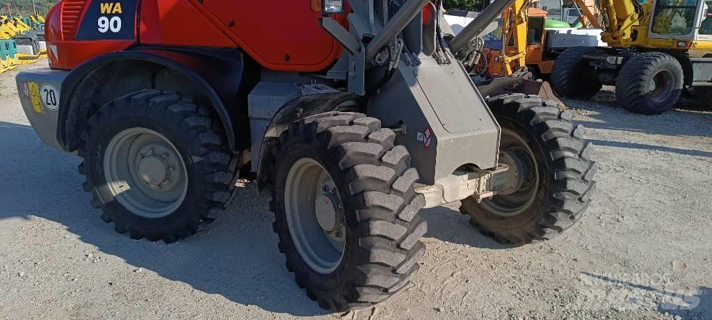 Komatsu WA 90 Pale gommate