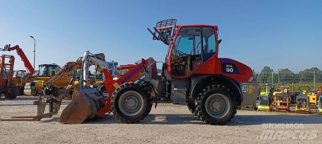 Komatsu WA 90 Pale gommate