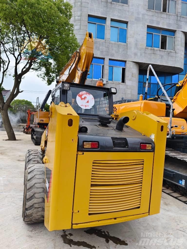 CAT 226 C Mini Pale Gommate