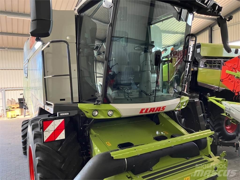 CLAAS TRION 730 Mietitrebbiatrici