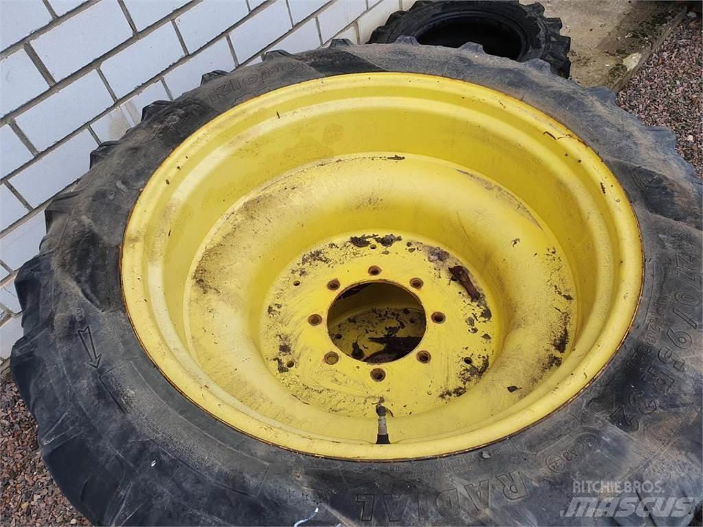 Kleber 270/95R32 Pneumatici, ruote e cerchioni