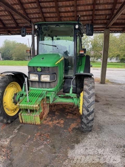 John Deere 5820 Trattori