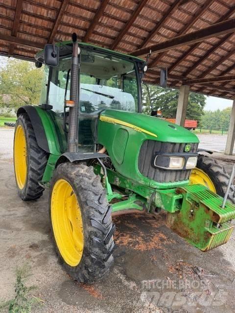 John Deere 5820 Trattori