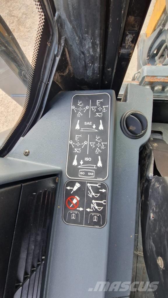 Terex TLB 890 Terne