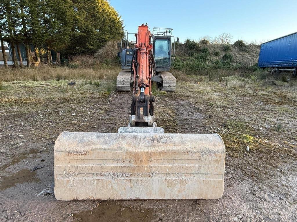 Hitachi ZX225USRLC-3 Escavatori cingolati
