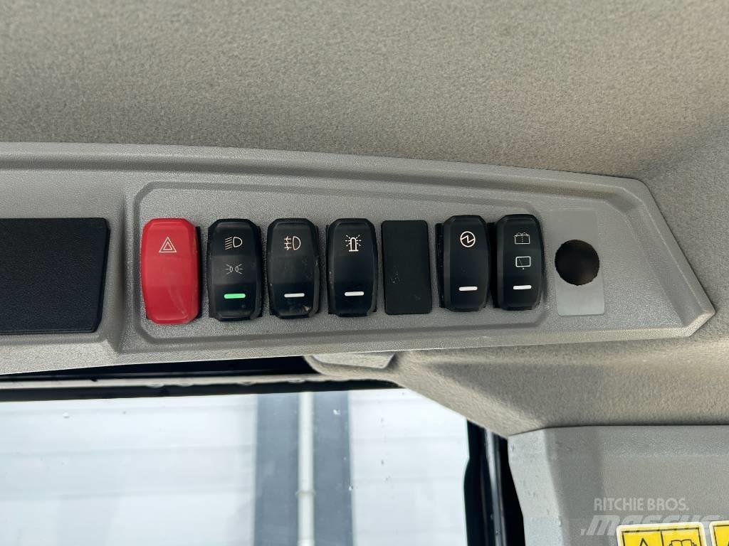 CAT 906 Mini Pale Gommate