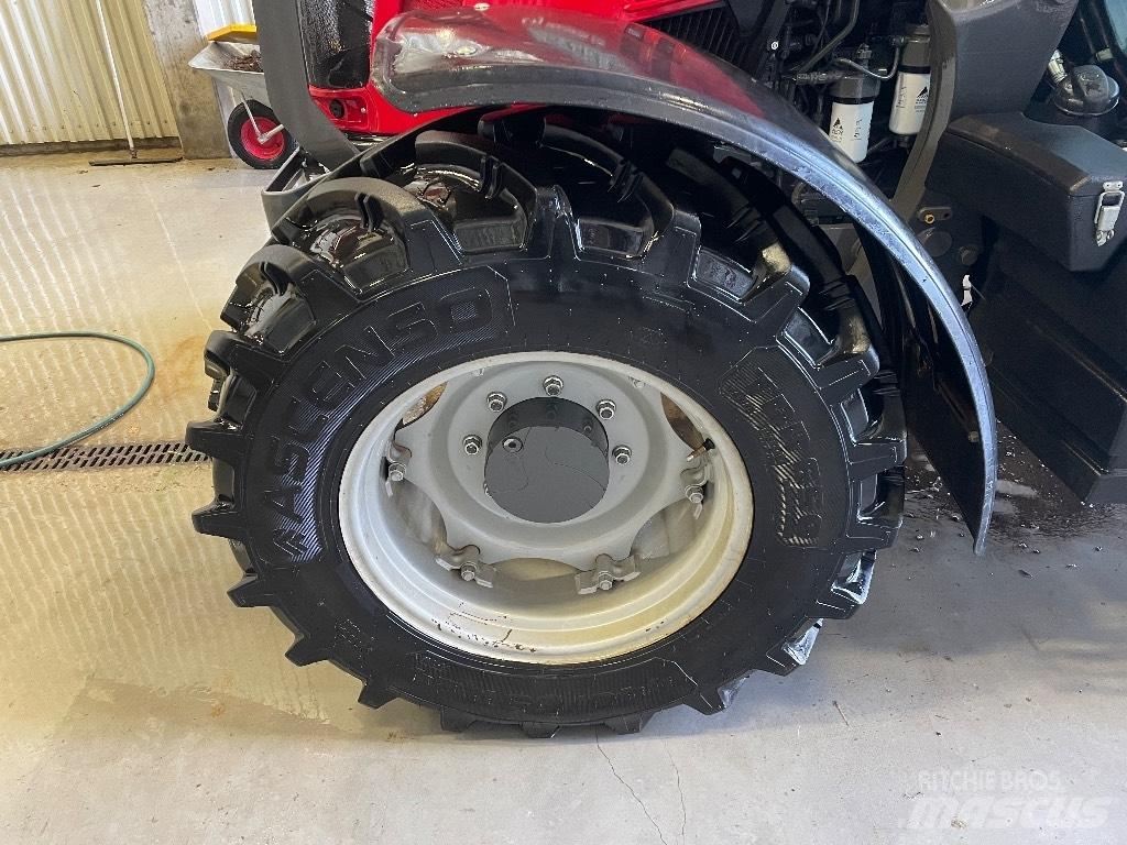 Massey Ferguson 5713 Trattori