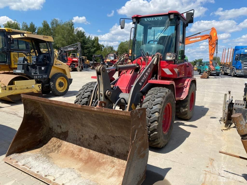 Volvo L 30 G Pale gommate