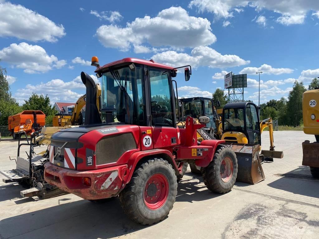 Volvo L 30 G Pale gommate