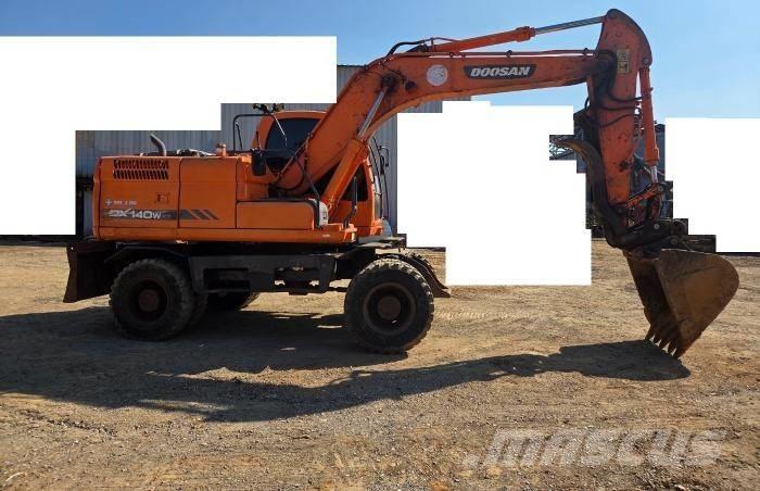 Doosan DX 140 WV-3 Escavatori gommati