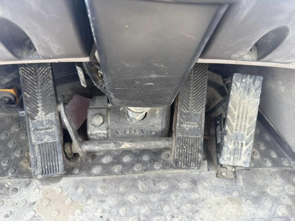 Volvo L 180 G Pale gommate