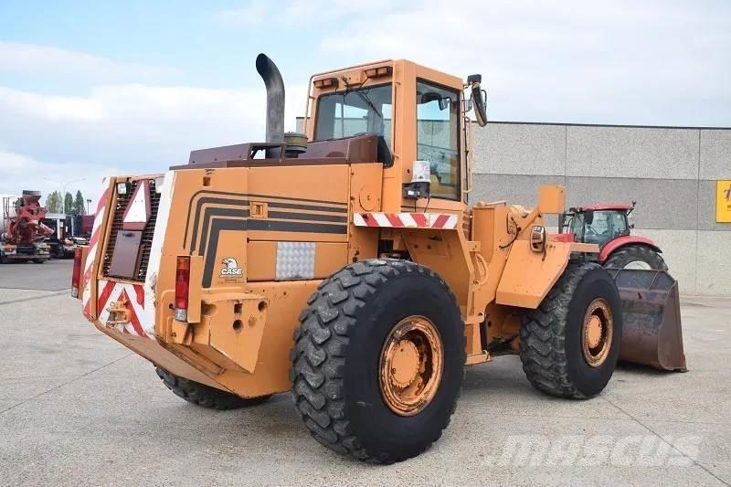 CASE 821B Pale gommate