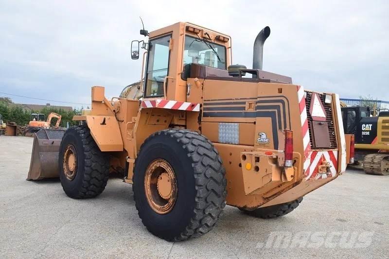 CASE 821B Pale gommate