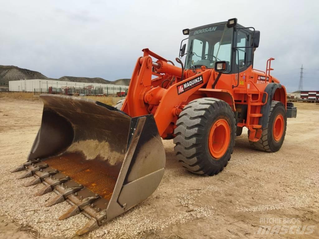 Doosan DL 300 Pale gommate