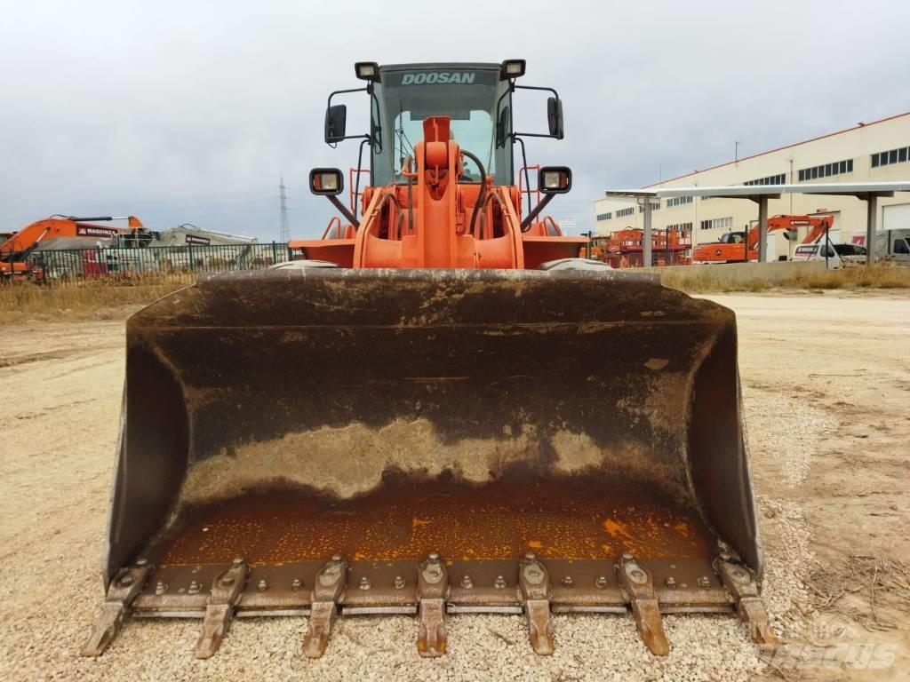 Doosan DL 300 Pale gommate