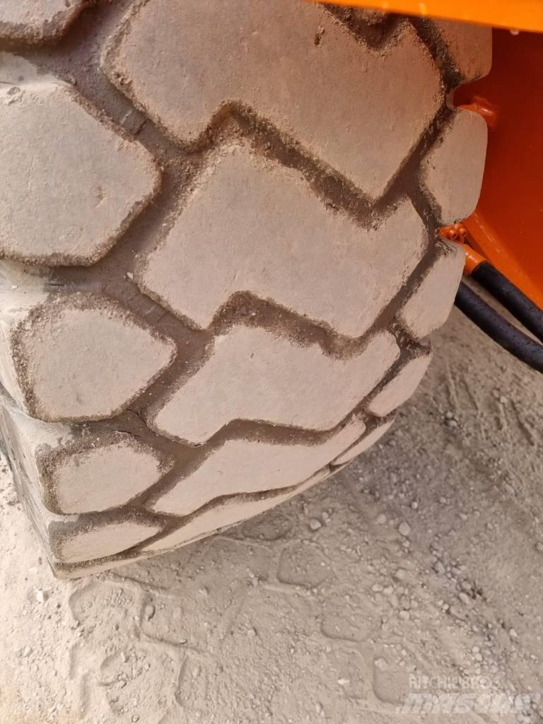 Doosan DL 300-3 Pale gommate