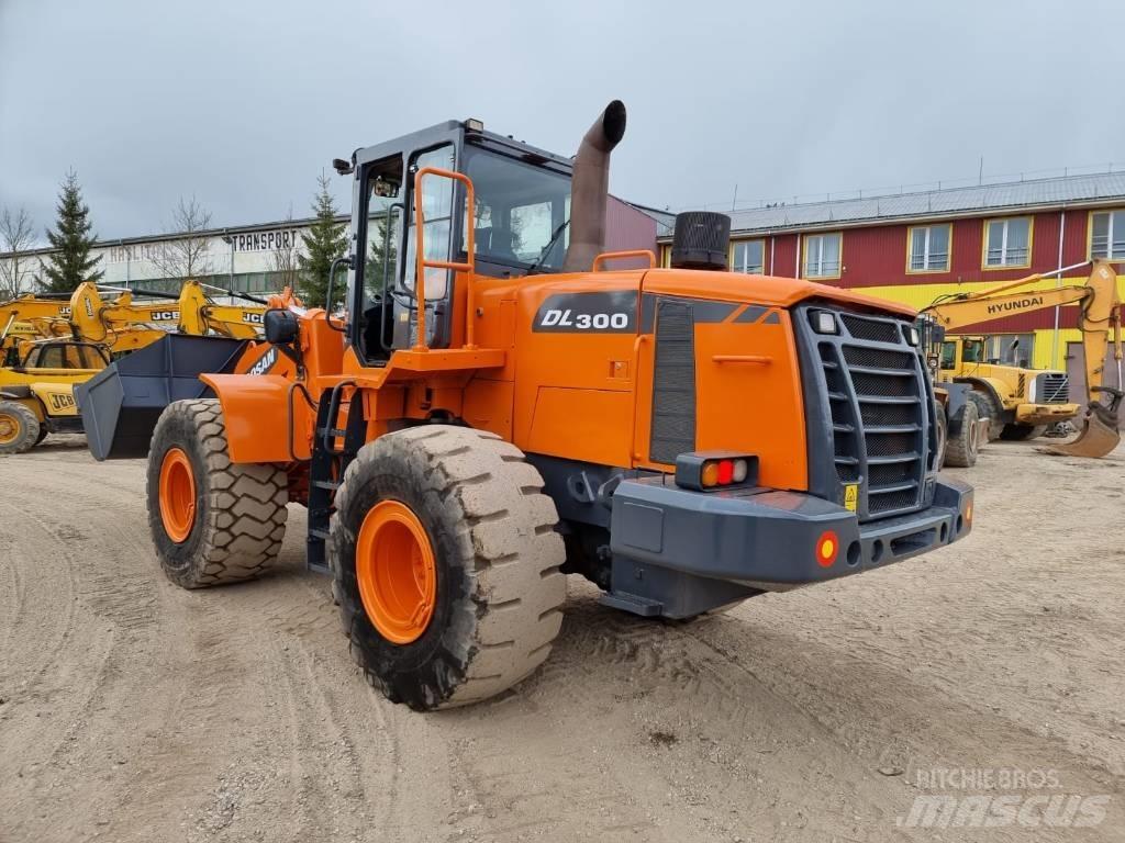 Doosan DL 300-3 Pale gommate