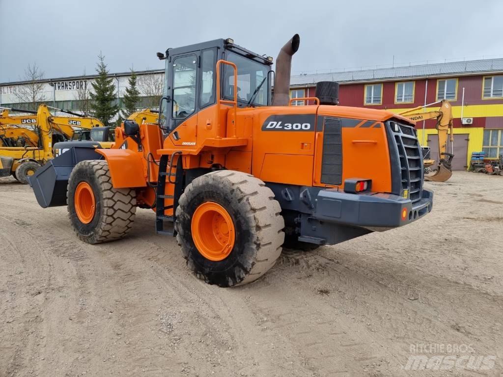 Doosan DL 300-3 Pale gommate