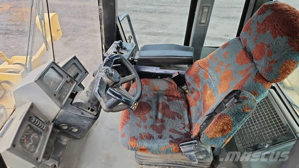 CAT 962 G Pale gommate
