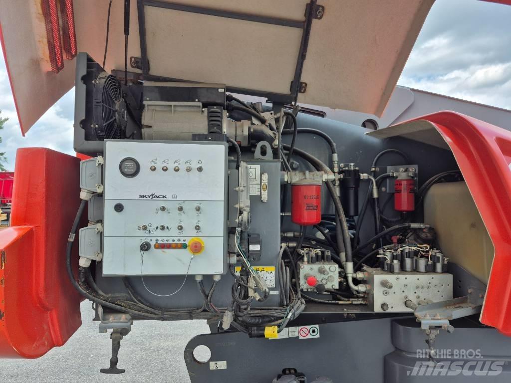 SkyJack SJ 66 T Piattaforme a braccio articolato