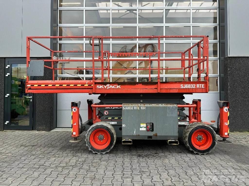 SkyJack SJ6832 RTE Piattaforme a pantografo