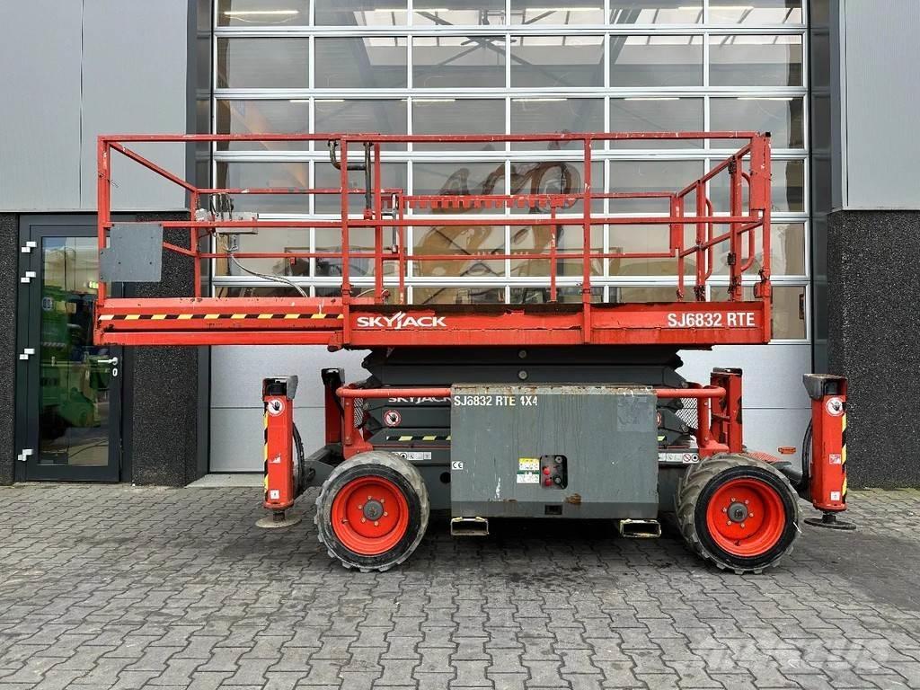 SkyJack SJ6832 RTE Piattaforme a pantografo
