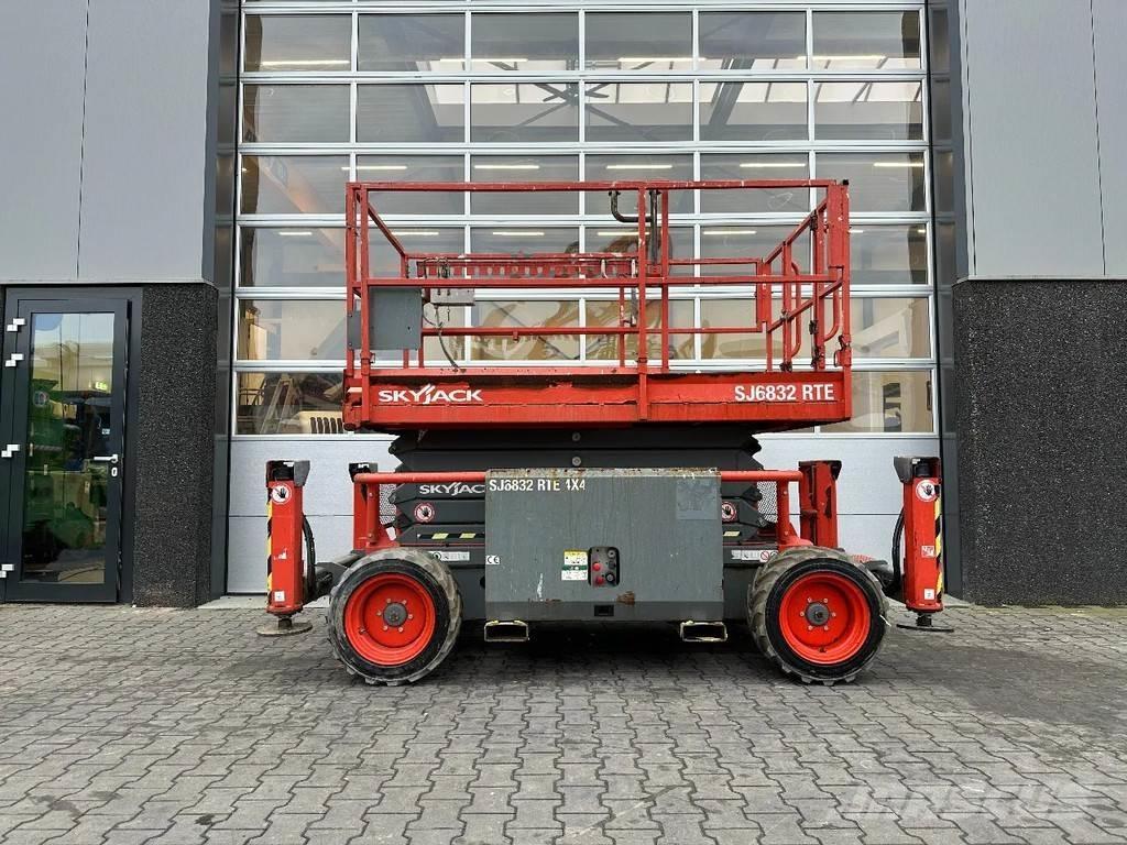 SkyJack SJ6832 RTE Piattaforme a pantografo