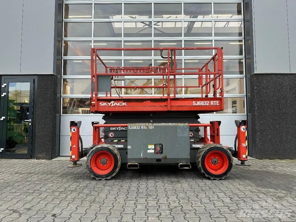SkyJack SJ6832 RTE Piattaforme a pantografo