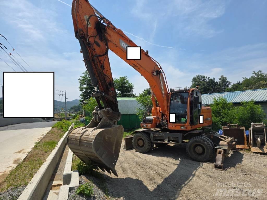 Doosan DX 210 W Escavatori gommati