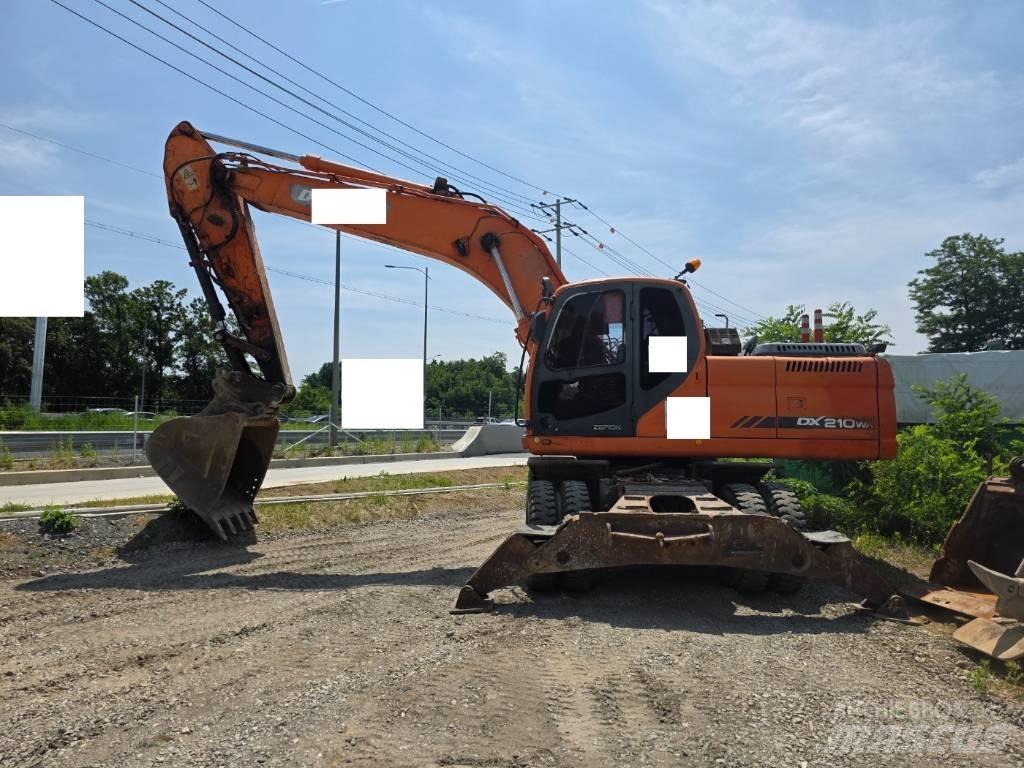 Doosan DX 210 W Escavatori gommati