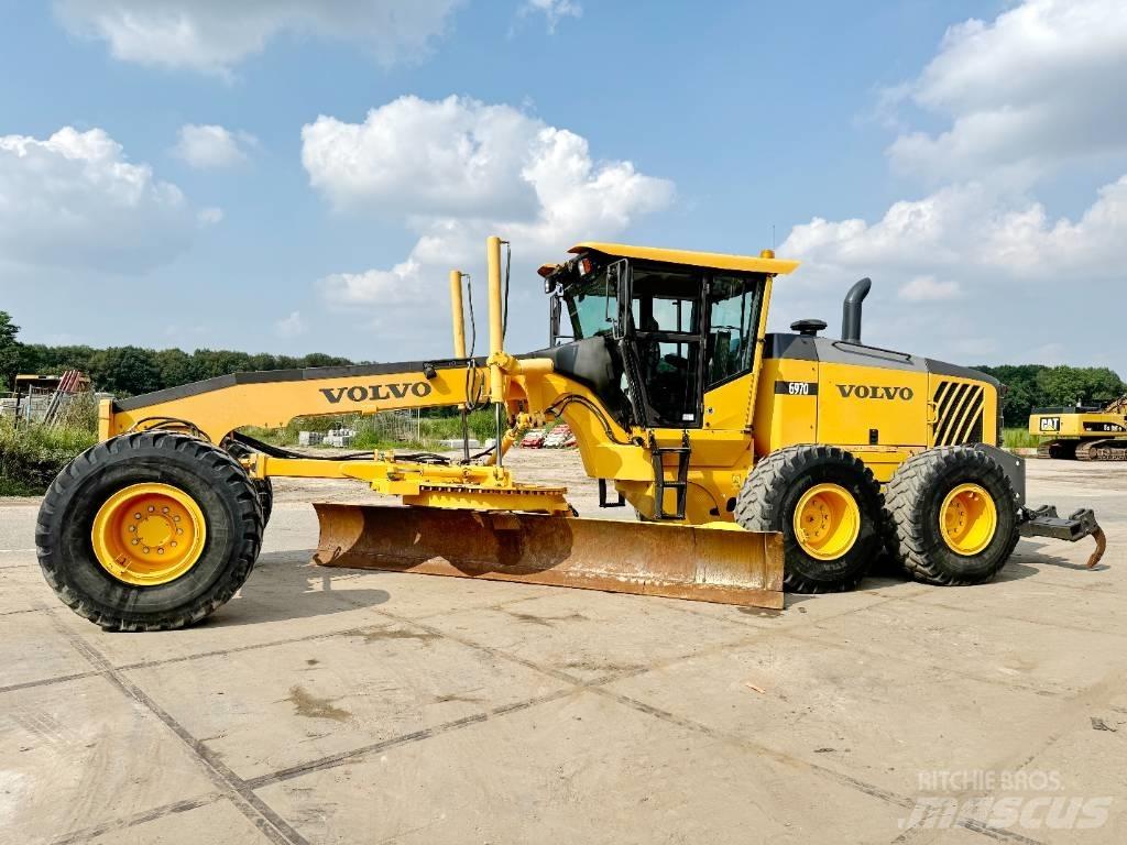 Volvo G970 + RIPPER Motorgraders