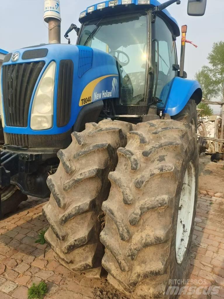 New Holland T8040 Trattori