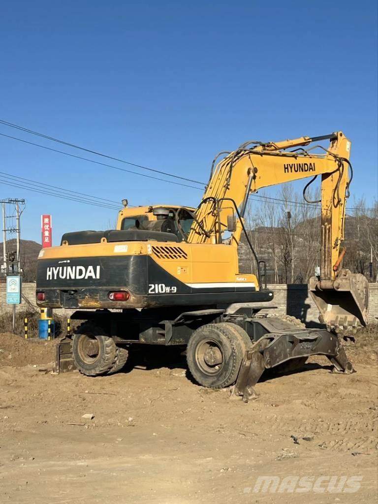 Hyundai R210W-9 Escavatori gommati