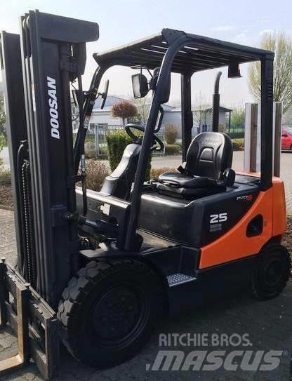 Doosan D25S-5 Carrelli elevatori diesel