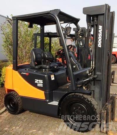 Doosan D25S-5 Carrelli elevatori diesel