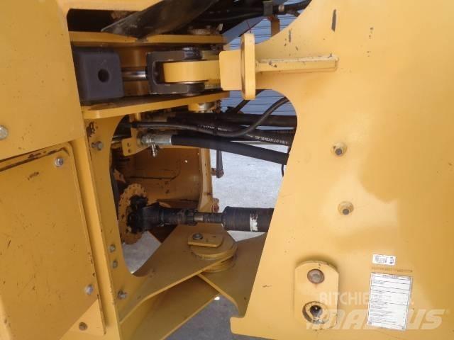 CAT 930 G Pale gommate