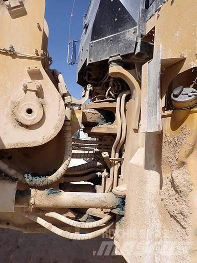 CAT 988K Pale gommate