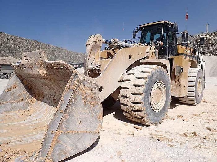 CAT 988K Pale gommate