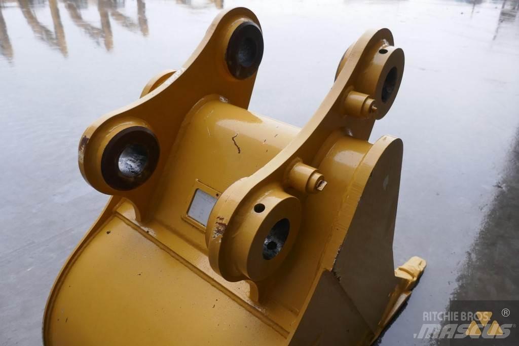 CAT 320 Bucket Benne