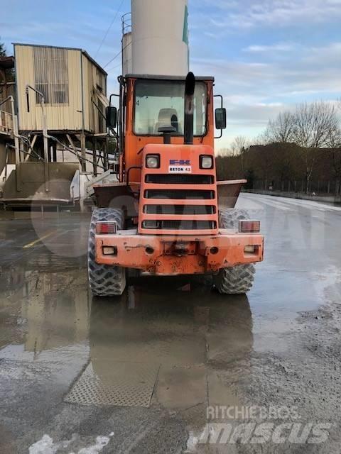 Fiat-Kobelco W110 Pale gommate