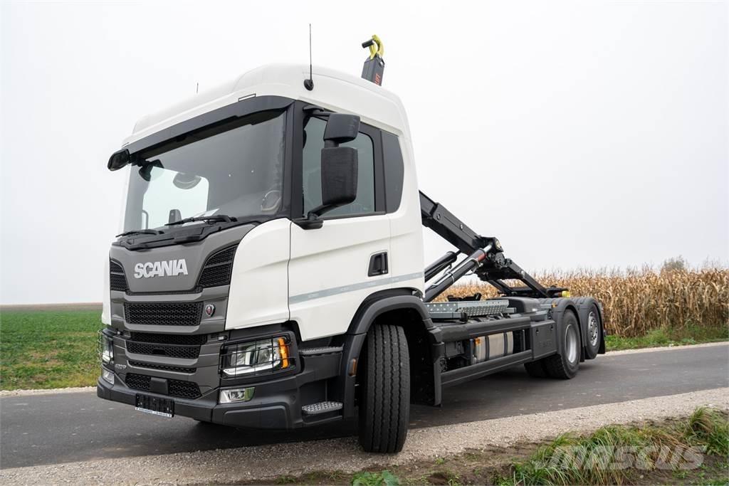 Scania P420 6X2 Camion con gancio di sollevamento
