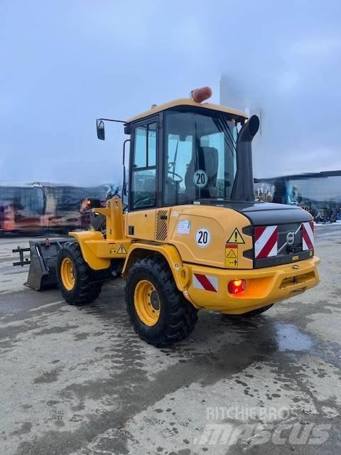 Volvo L 30 G Pale gommate