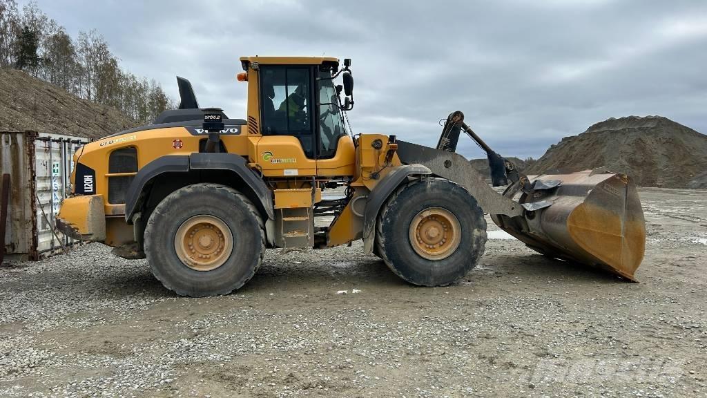 Volvo L 120 H Pale gommate