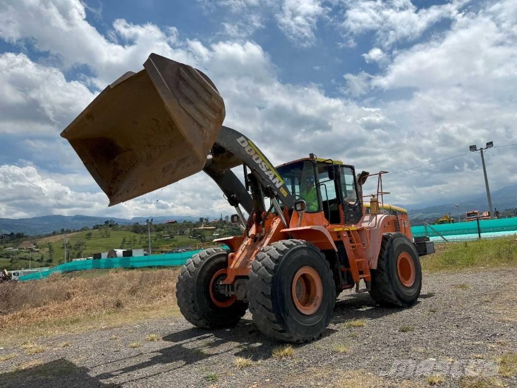 Doosan DL420A Pale gommate