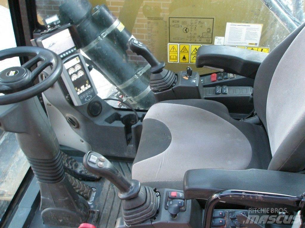 CAT MH3024 Movimentazione rifiuti