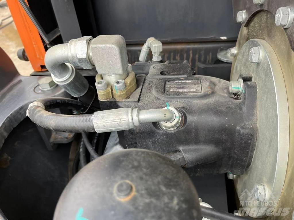 Doosan DX 140 LC Escavatori cingolati