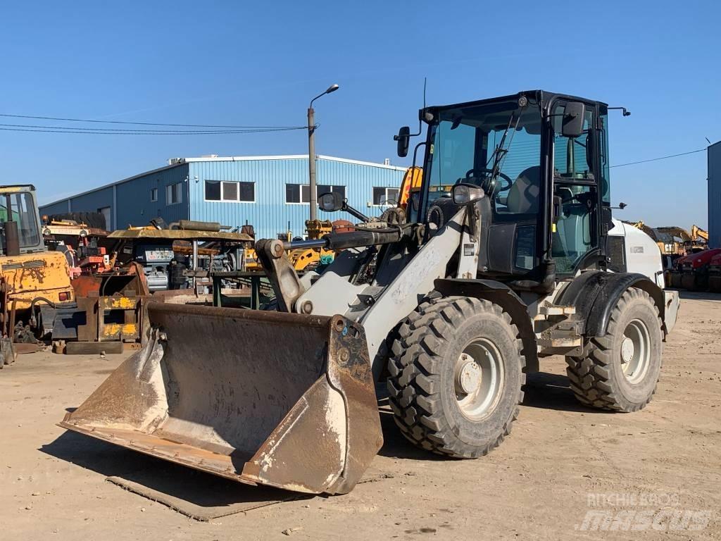 CAT 908H Pale gommate