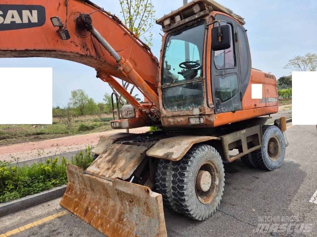 Doosan DX210WA Escavatori gommati