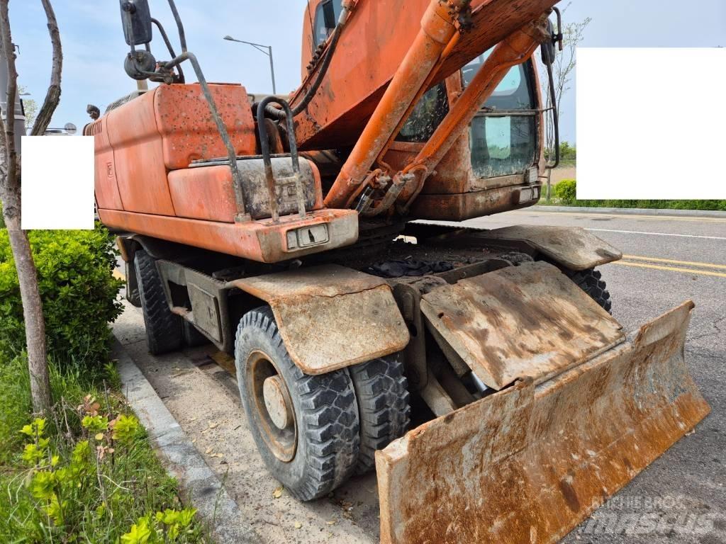 Doosan DX210WA Escavatori gommati