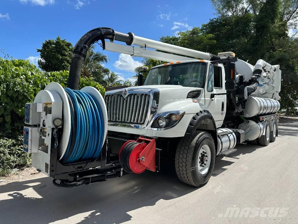 International 7600 Camion autospurgo